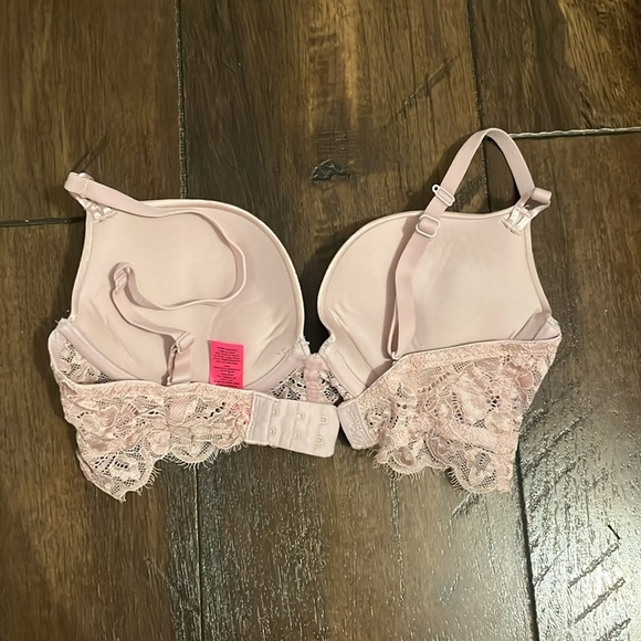 LA SENZA Beyond Sexy - Classic Plunge 32C - Picture 2 of 3